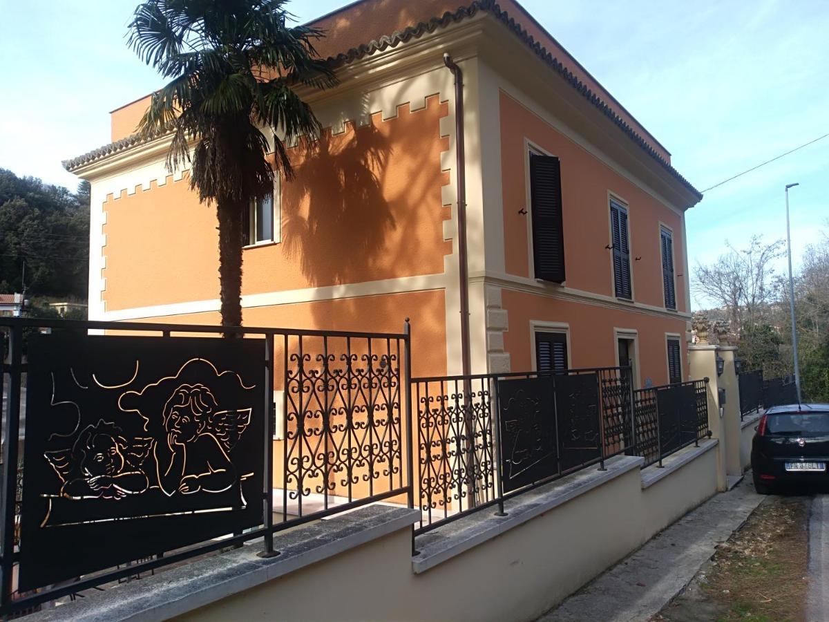 Villino Chelidonia Subiaco Bed and Breakfast Buitenkant foto