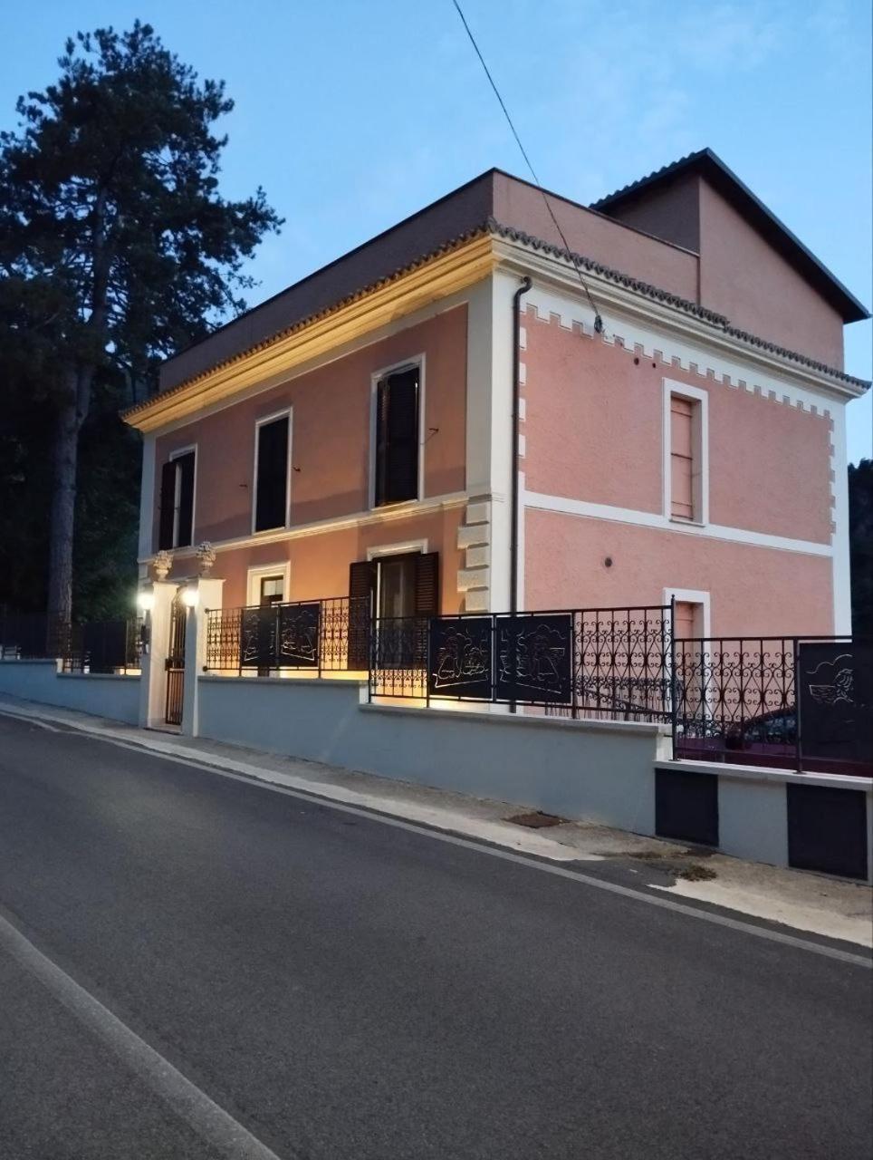 Villino Chelidonia Subiaco Bed and Breakfast Buitenkant foto